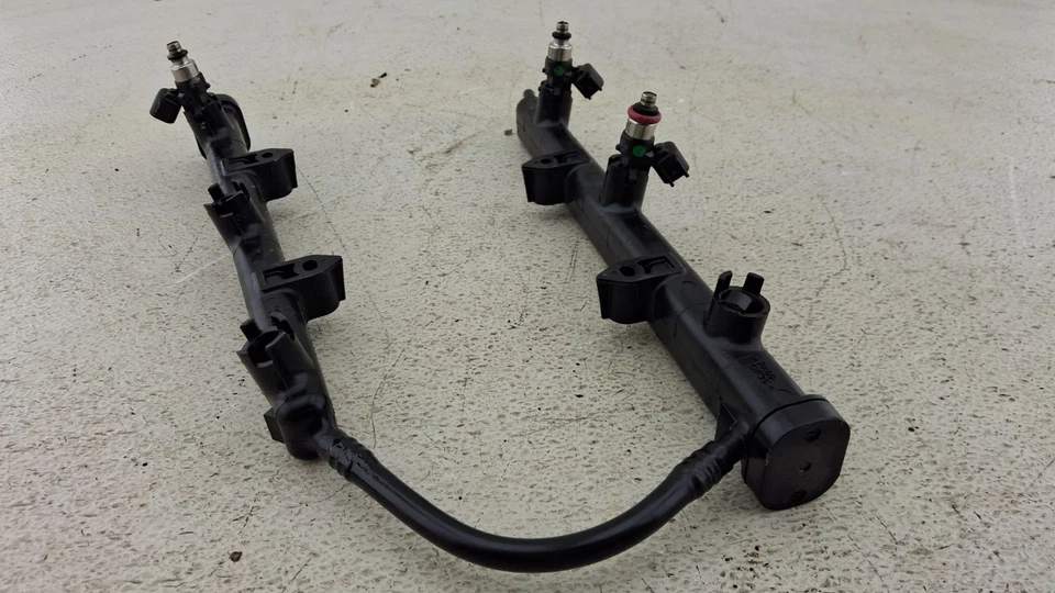 17-2023 CHRYSLER PACIFICA Fuel Injection RAILS Fuel Injector 640217 OEM DAMAGED - Image 3 of 4