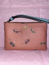 COACH WRISTLET CORNER ZIP CORAL SALMON SUNGLASSES “ FUN IN THE SUN” EUC