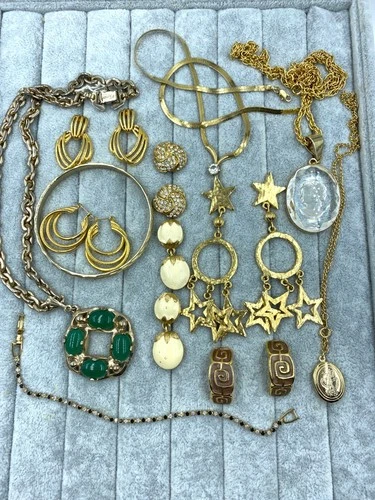 Lot Of Vintage Gold Tone Jewelry Necklace Bracelet Brooches Estate Lot