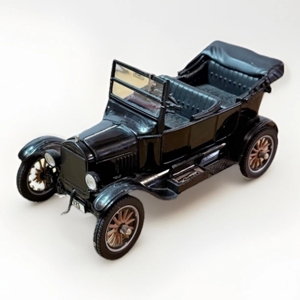 Vintage Die Cast Car 1925 Ford Model T  Sun Star 1:24 - Image 2 of 4