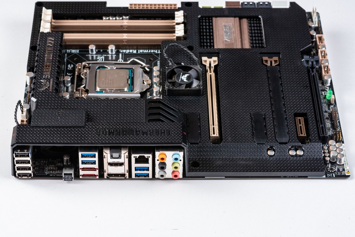 ASUS SABERTOOTH Z77, LGA 1155, Intel Motherboard for sale