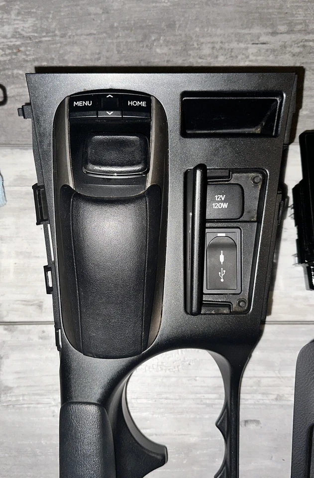 GPS NAVEGACIÓN PANTALLA Y MANDO Y MOLDURA Lexus CT 200h Hatchback 2015 Foto 2 de 4