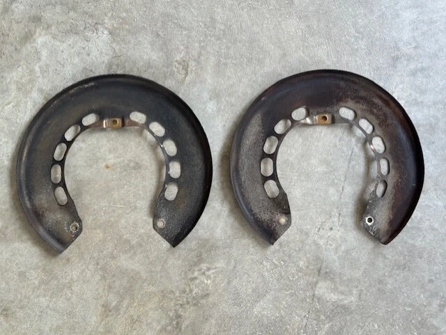 Juego de placas de cubierta protectora de freno de mano de disco trasero PORSCHE 911 930 1974-89 usado Foto 3 de 4