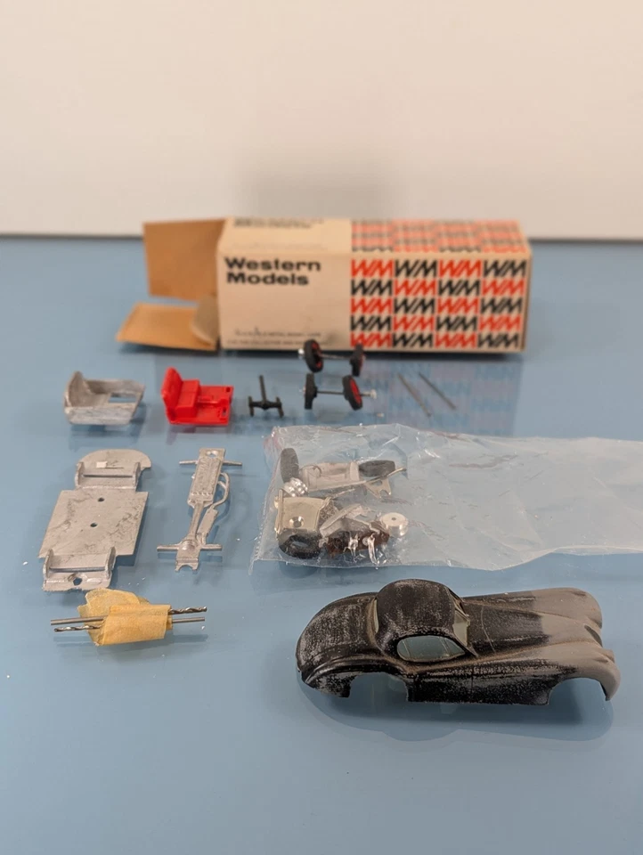 New Western Models WMS 3 1951 Jaguar XK120 Fixed Head Coupe 1/43 Scale Metal Kit - Image 3 of 4