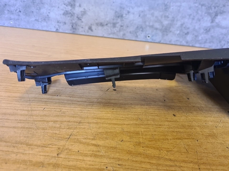 2024 PEUGEOT 208 MK2 FL LOWER STEERING WHEEL DASHBOARD TRIM 9823468280 - Image 4 of 4