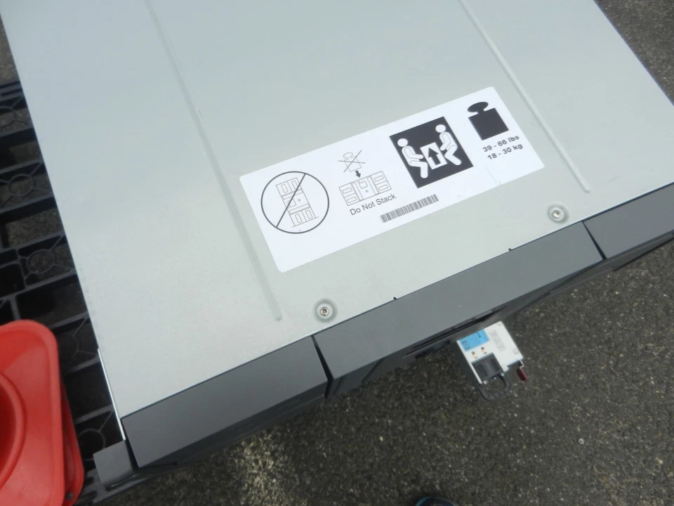 HP StorageWorks MSL4048 2x LTO4 1840 FC 48 ranuras biblioteca 413509-002 - CONNECTICUT Foto 2 de 4