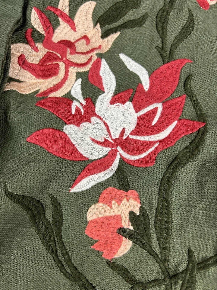 Chaqueta Christopher & Banks Mujer Mediana Bordada Floral Anorak Verde Ejército Foto 3 de 4