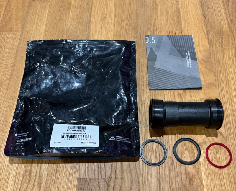 Race Face BB92 / 89 Bottom Bracket 30mm External Seal 2021 30mm