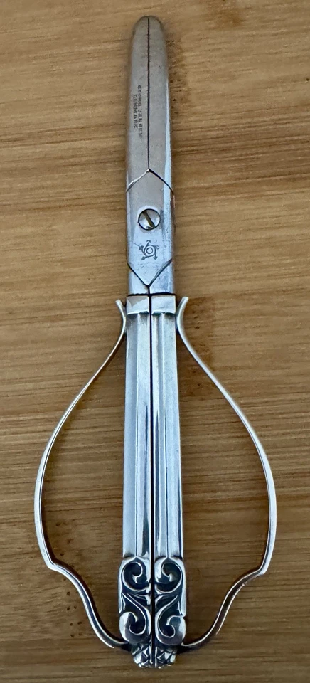 TIJERAS DE UVA GEORG JENSEN MODERNAS DE MEDIADOS DE SIGLO BELLOTA ESTERLINA E INOXIDABLE Foto 3 de 4