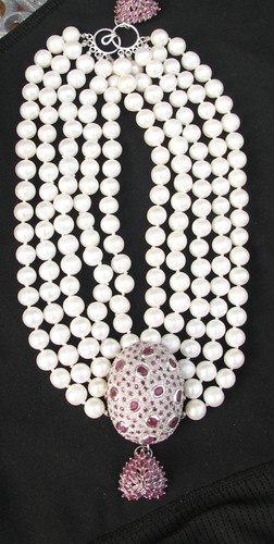 New Huge Estate 5 strand 10mm white cultured pearl & 20+ carat ruby necklace - Picture 2 of 9