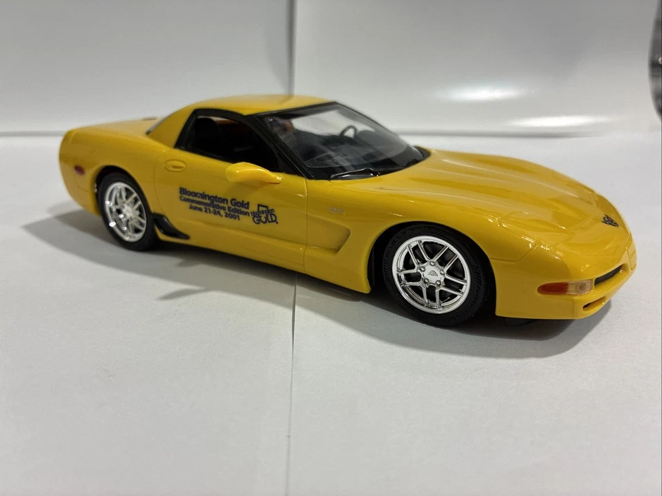 2001 Corvette modelo promocional carro 1/25 Bloomington Gold Z06 excelente com caixa - Imagem 4 de 4