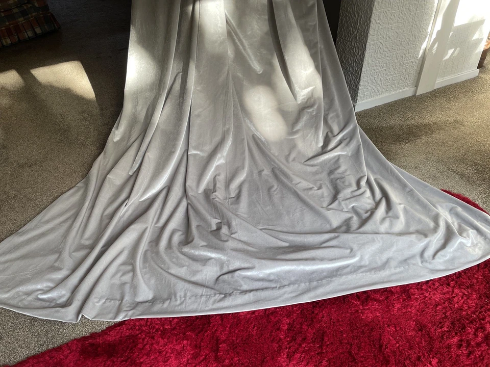 A PAIR OF  LAURA ASHLEY HUGE  VELVET CURTAIN IN SILVER GREY .PATIO WINDOW SIZE. - Image 2 of 4