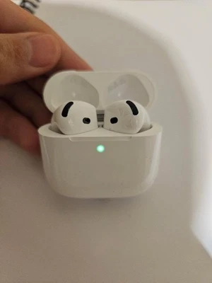 Apple AirPods 4