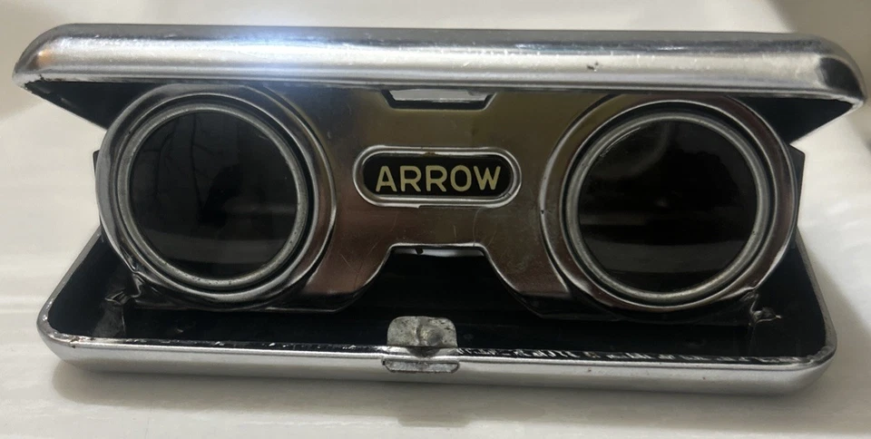 Vintage Crystal Lenses 2.5X Arrow Pocket Binoculars. Made In Japan. - Image 2 of 4