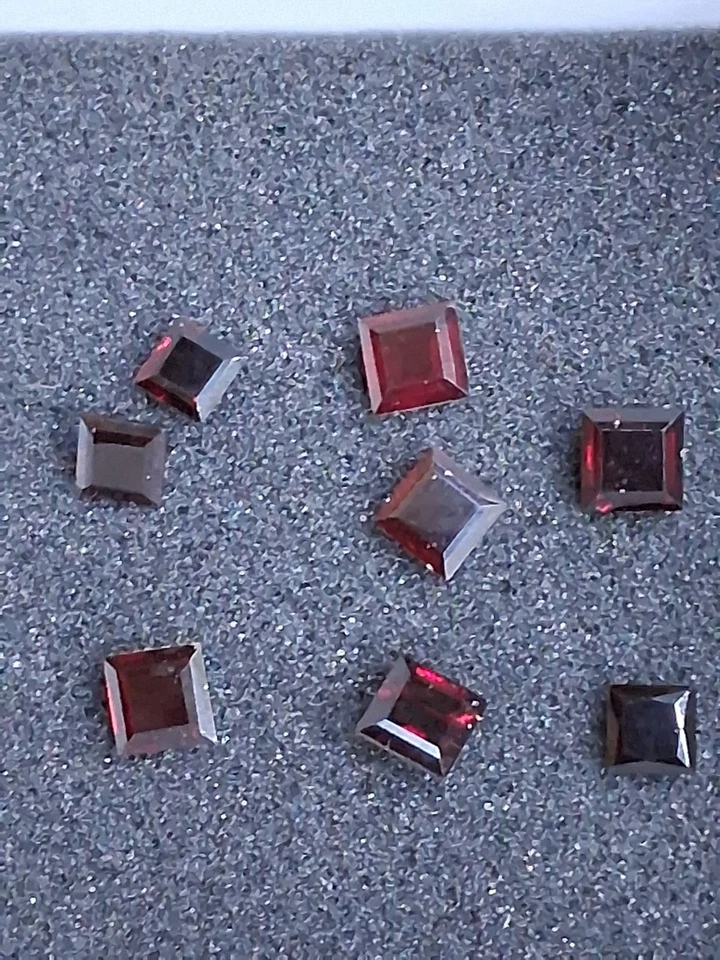20ct. Piedras granate corte princesa Foto 2 de 3