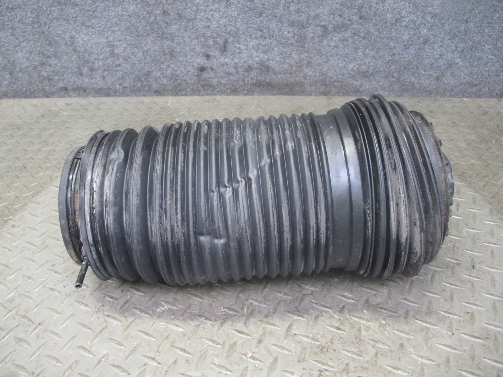 Maserati Levante 2017-2020 REAR+RIGHT Air spring