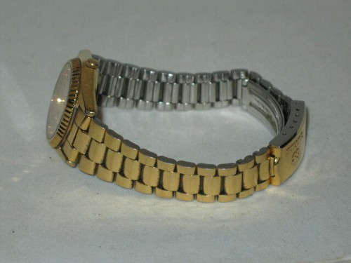 Seiko Women's Day/Date Gold Tone Wristwatch - Picture 6 of 9