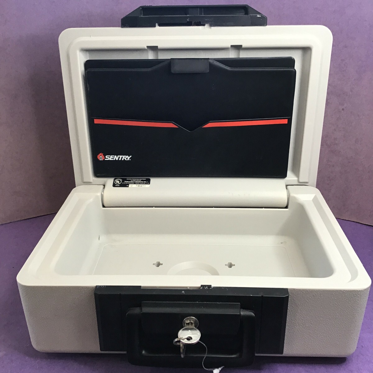 Sentry Safe 2100 Portable Lockbox Keyed Safe Lock Box Water-resistant Fireproof Sentry Safe 2100 Portable Lockbox Keyed Safe Lock Box Water-resistant Fireproof