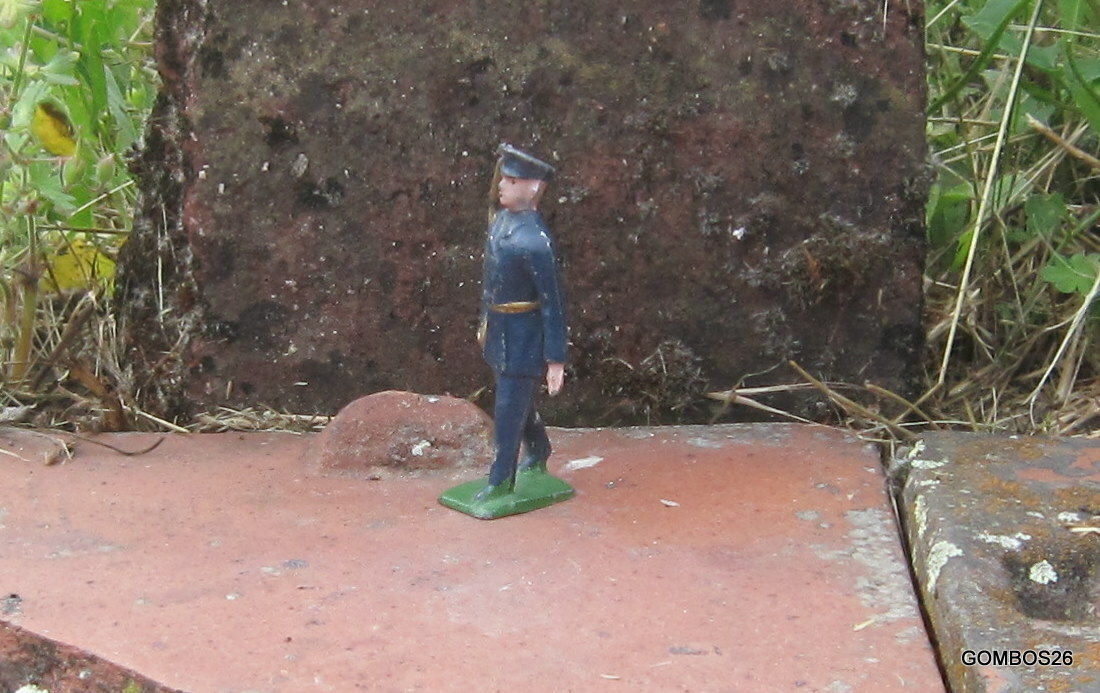 Figurine En Plomb Creux - Cuirassé De La Première Guerre Mondiale, Marque L.R, 112mm