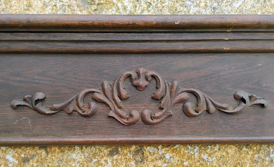 Antiguo frontón de cresta victoriana con tallas aplicadas 53" x 9" x 3" Foto 2 de 4