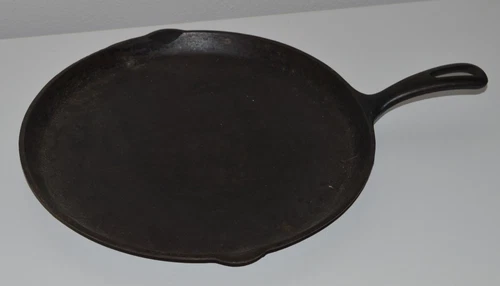 Vintage Griswold Cast Iron Small Logo 109 Skillet Griddle 202B
