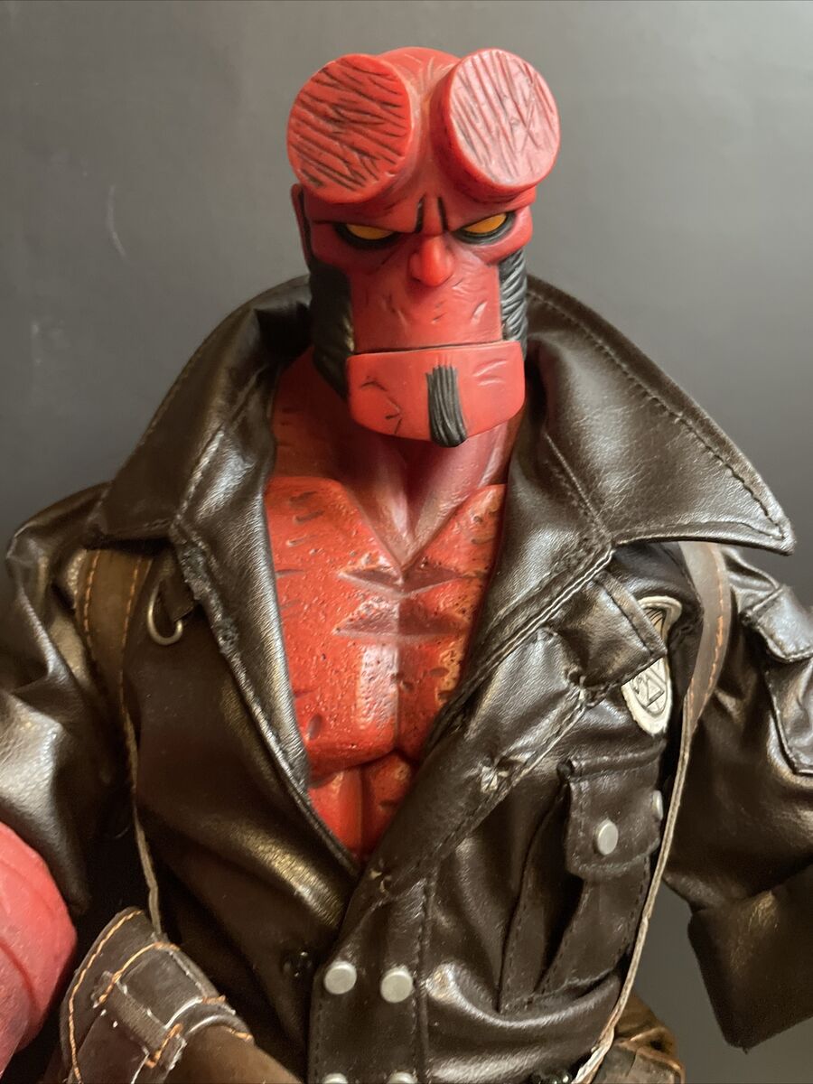😈Hellboy RARE Mezco 18” Action Fgure, Closed Mouth Variant 😈Hellboy RARE Mezco 18” Action Fgure, Closed Mouth Variant