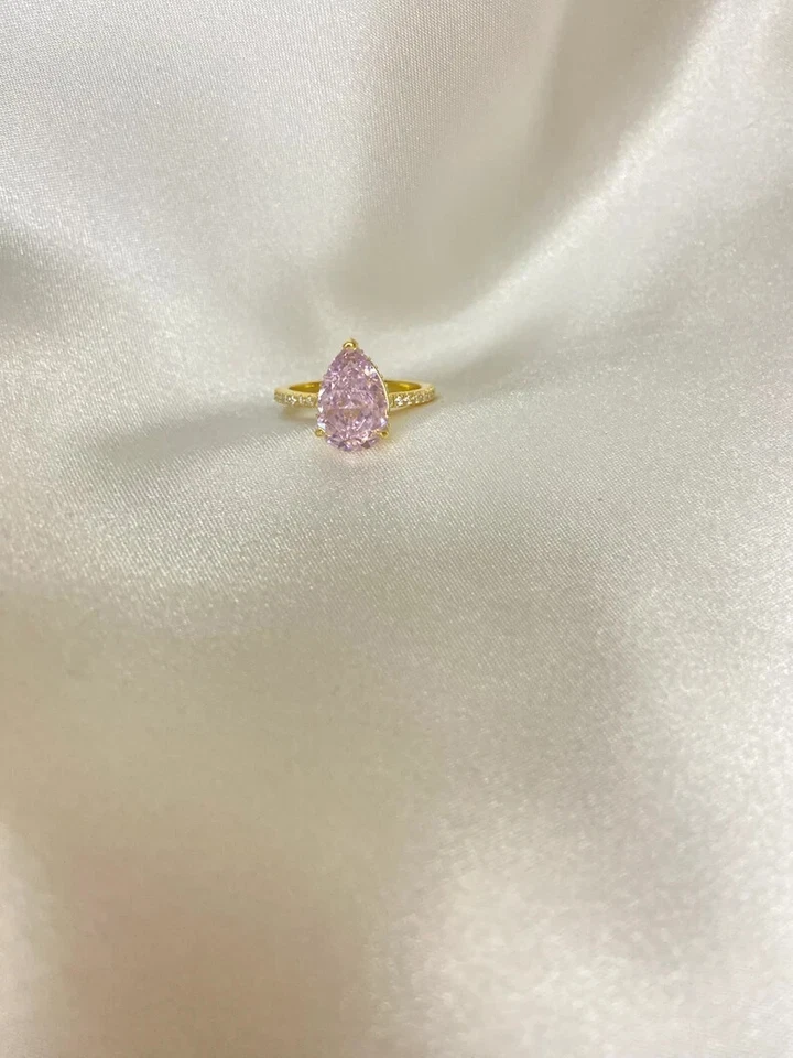 Anillo de compromiso de diamantes de zafiro rosa natural de 3,30 quilates de oro amarillo de 14 quilates corte pera. Foto 4 de 4