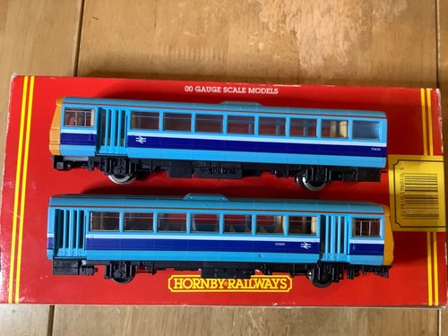 Hornby Spur O R867 BR Provincial Class 142 2 Wagen Dieseltriebwagen 142048 | Zustand: Used