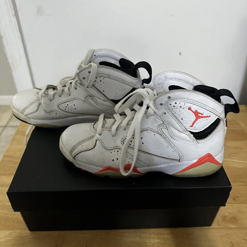 Zapatillas retro Air Jordan 3.5y para niños pequeños blancas/negras/naranja Foto 4 de 4