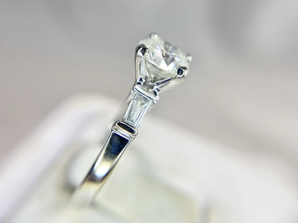 Vintage 18k White Gold Natural Round Baguette Shape Diamond Engagement Ring - Image 3 of 4