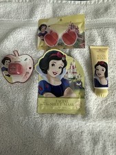 Pacchetto di bellezza Biancaneve include cuscinetti occhi labbra, lucidalabbra, lozione mani, maschera viso