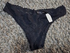 Victoria's Secret black lace thong Size MBrand new with tags Or