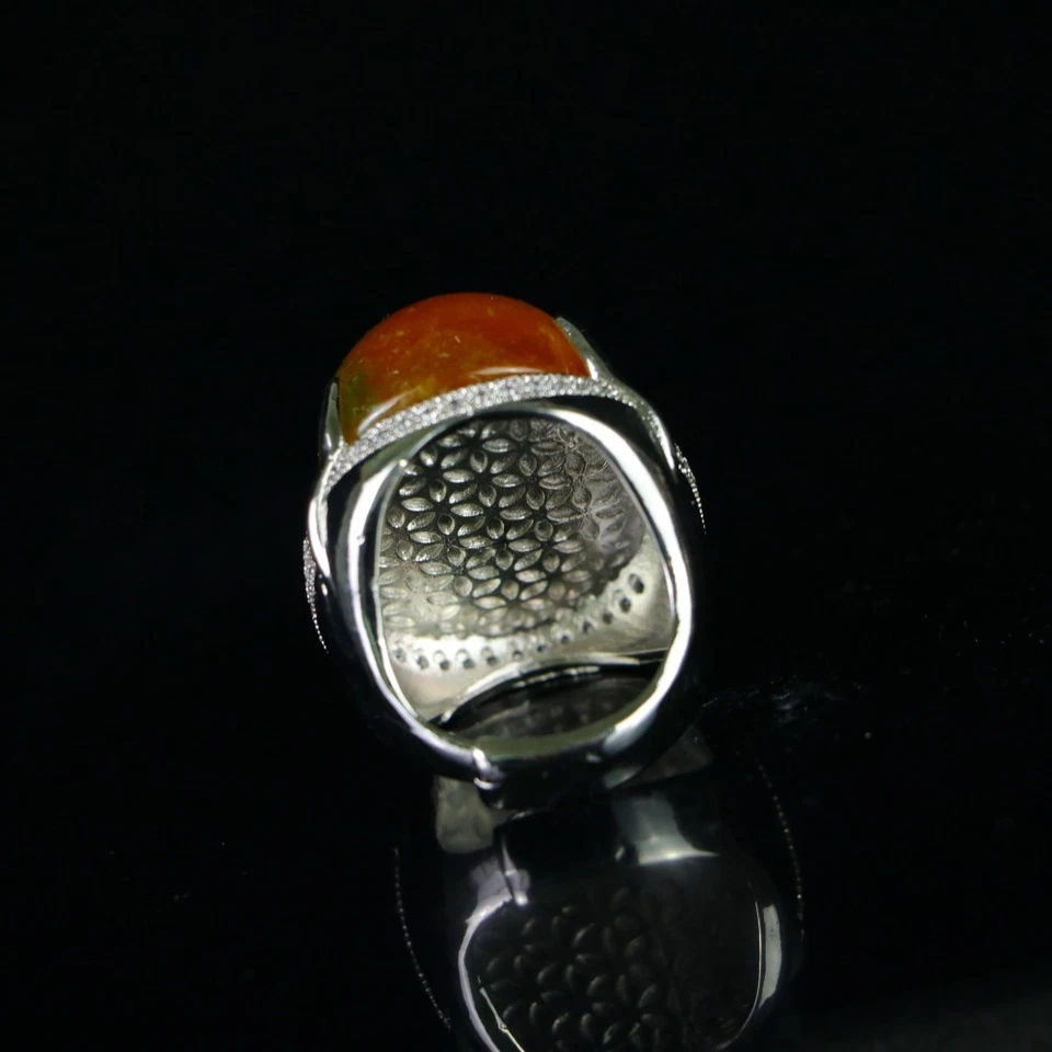 Anillo de jadeíta amarillo natural con montura de diamantes piedras preciosas ovaladas Foto 2 de 4