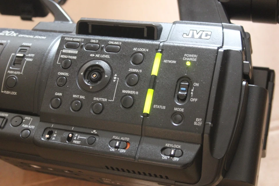 JVC GY-HC550, 4K UHD, Live-Streaming Professionell Camcorder,   mit viele  zub. - Bild 3 von 4