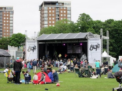 Foto A2 Afrika Oye Festival Sefton Park Hauptbühne Princes Park \/ c2015