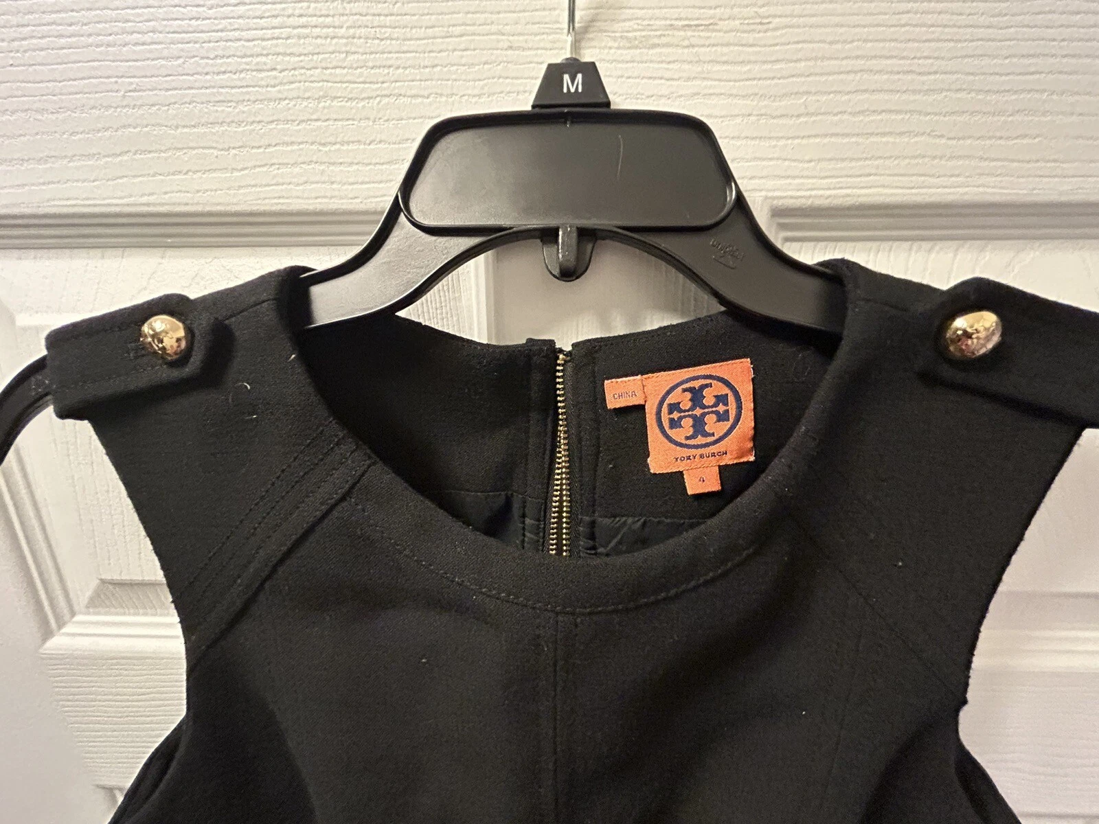 Abito da donna senza maniche oro Tory Burch taglia 4 bottoni con logo