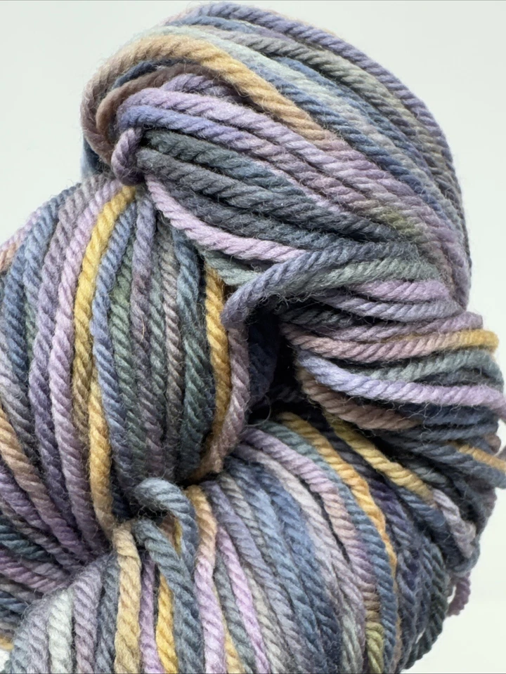 1 Mountain Colors 4/8’s 100% lana hilo peinado teñido a mano dulce lavanda 250yds Foto 3 de 4