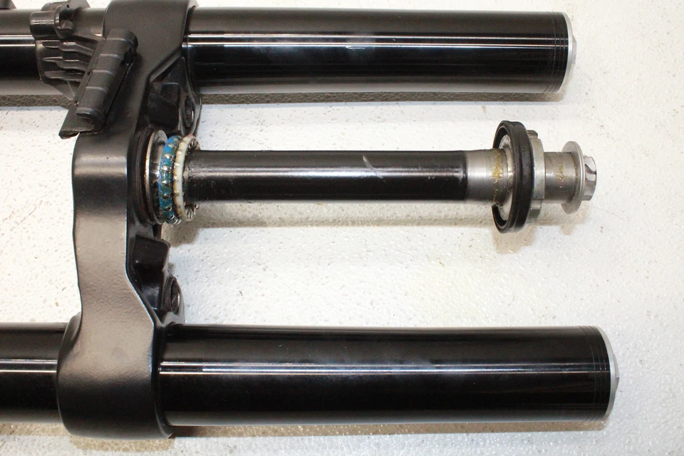 20-23 KTM DUKE 200 OEM WP FRONT FORKS SHOCK SUSPENSION LOWER TRIPLE TREE AXLE - Image 4 of 4