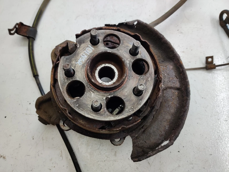 Lexus RX300 2005 3,0 gasolina rueda trasera izquierda buje nudillo de dirección Foto 2 de 4