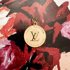 LV Charm Logo Zipper Pull Round/ Pale Pink/Stamped/ Pre-Owned Gold Tone