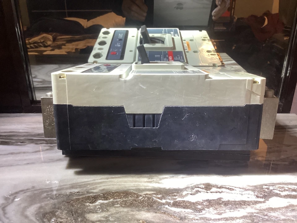 Cutler-Hammer HMCP250W5W Circuit Breaker - White - Image 4 of 4