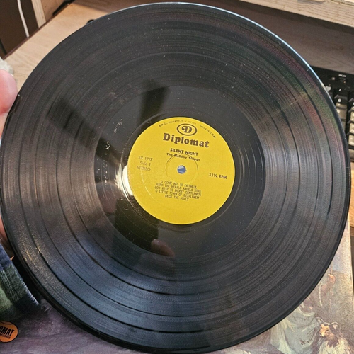 Silent Night Christmas Carols Holiday Strings LP Come All Ye Faithful Joy to the - Picture 2 of 4