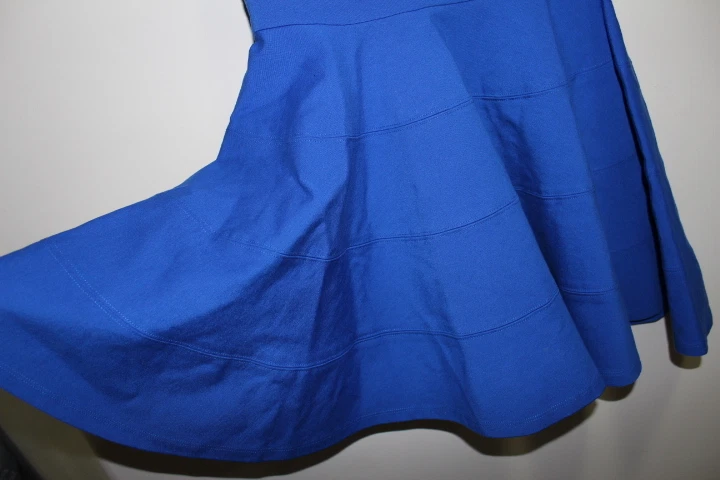 NUEVO FELICITY & COCO Vestido Para Mujer Azul Medio Ponte Tejido Ajuste y Acampanado ($118) Foto 4 de 4