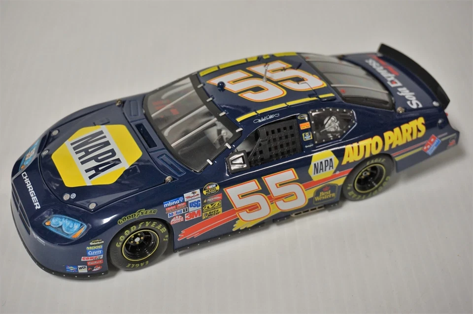 Coche diecast calibre equipo serie propietarios 1/24 Michael Waltrip #55 NAPA 2006 Foto 4 de 4
