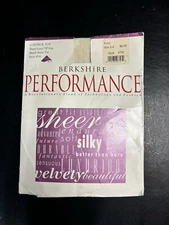 BERKSHIRE ULTRA SHEER 3D Leg CONTROL TOP PANTYHOSE WITH Blend Away Toe 3-4 4736