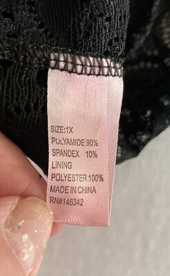 は NWT YMI Intimates Womens Black Lace Racerback Padded Bralette Sz