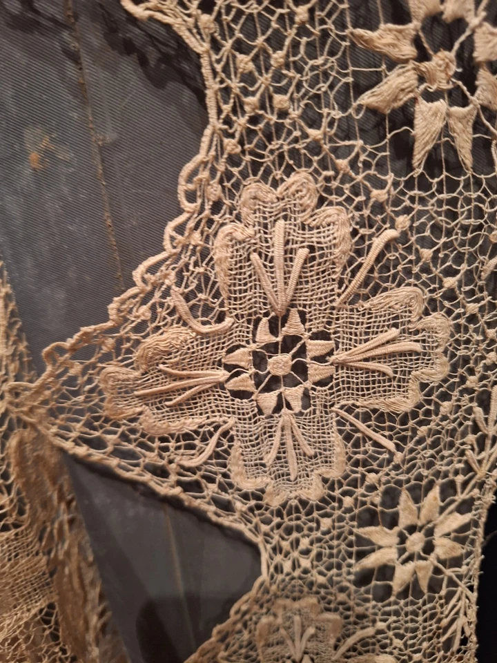 Antico pizzo al Filet Cm620x14 Buone Condizioni - Immagine 3 di 3