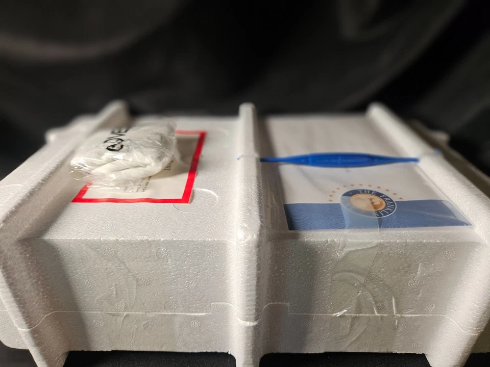 Franklin Mint 1957 Chrysler 300C Dark Green 1:24 Scale Inv. #5327 - Image 4 of 4