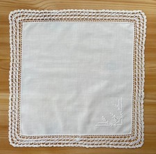 Batist schönes Taschentuch BW mit Häkelspitze u. Weißstickerei 29 x 29 cm