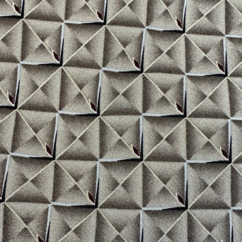 Corbata Bill Blass Etiqueta Negra 100% Seda Patrón Geométrico Dorado Beige Corbata Foto 3 de 4